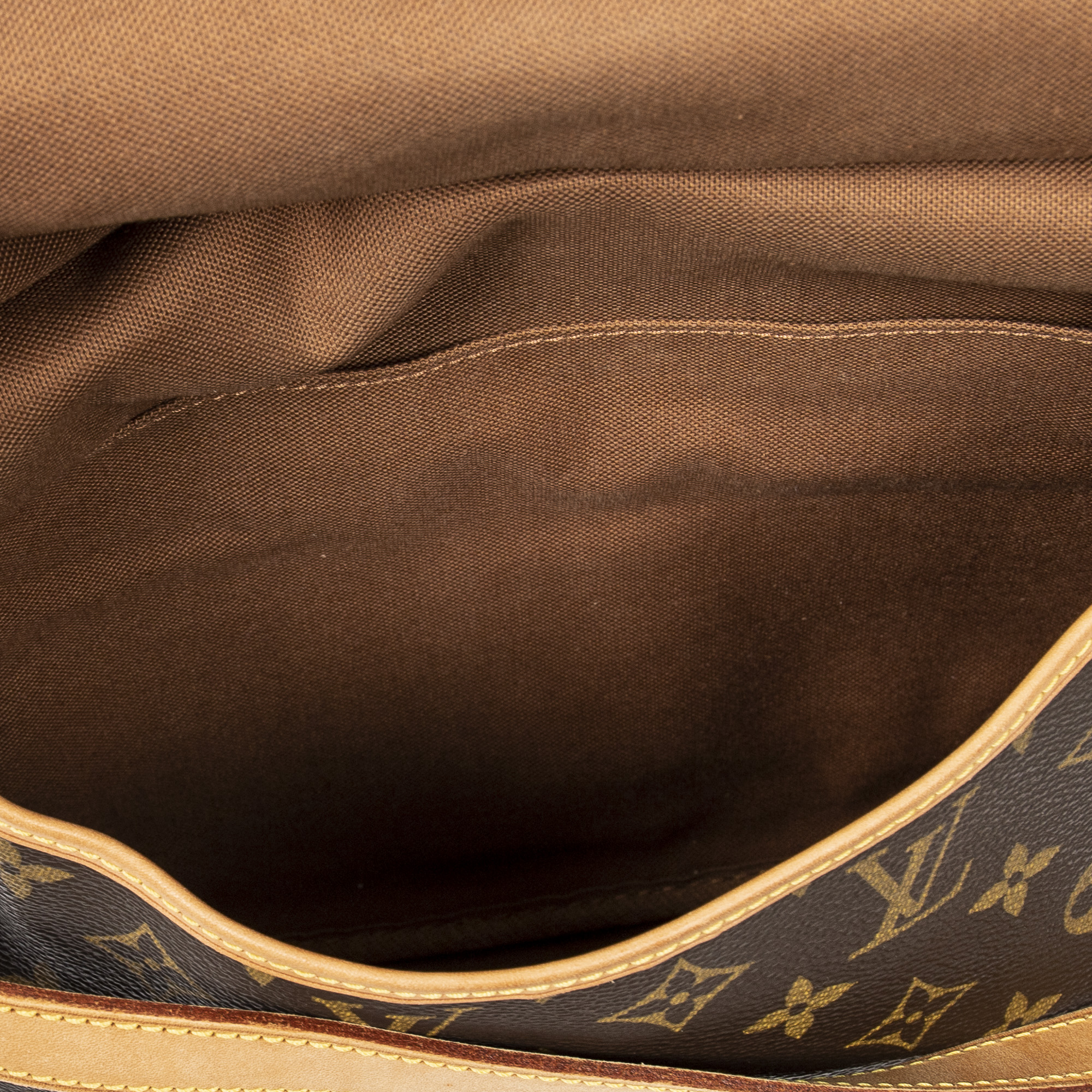Louis Vuitton, Bags, Louis Vuitton Beaubourg Messenger Bag Monogram Canvas  Mm Brown