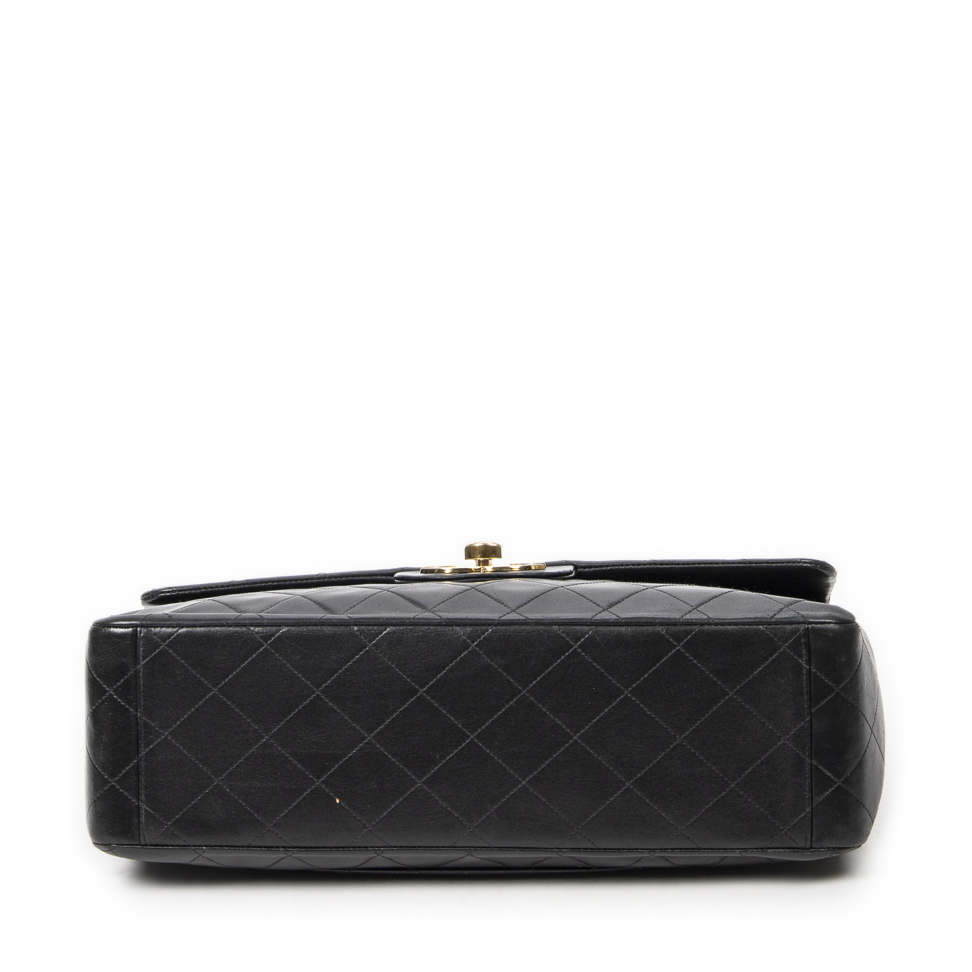 Chanel jumbo xl 2025 quilted flap bag